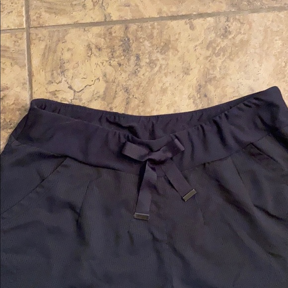 Black light weight shorts - Picture 2 of 5